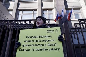 В Москве требовали расследовать обвинения в сексуальных домогательствах к журналисткам со стороны депутата Леонида Слуцкого