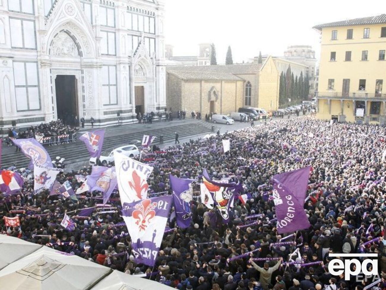 Площадь не смогла вместить всех пришедших на церемонию