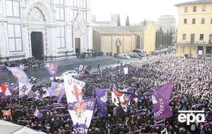 Площадь не смогла вместить всех пришедших на церемонию
