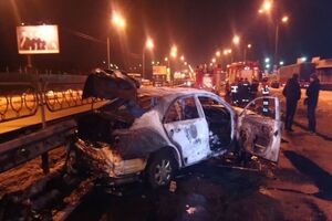 Автомобіль повністю згорів