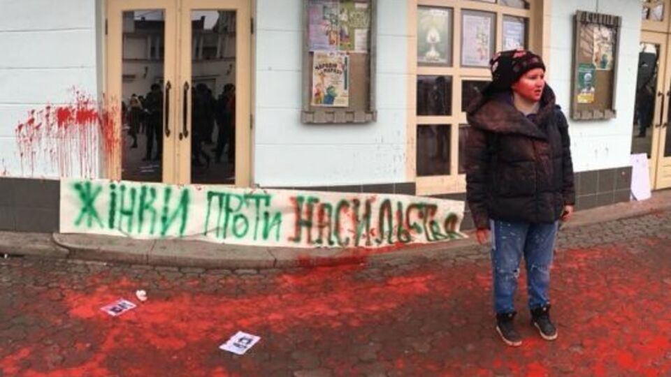 Пострадавших участниц акции забрала "скорая"