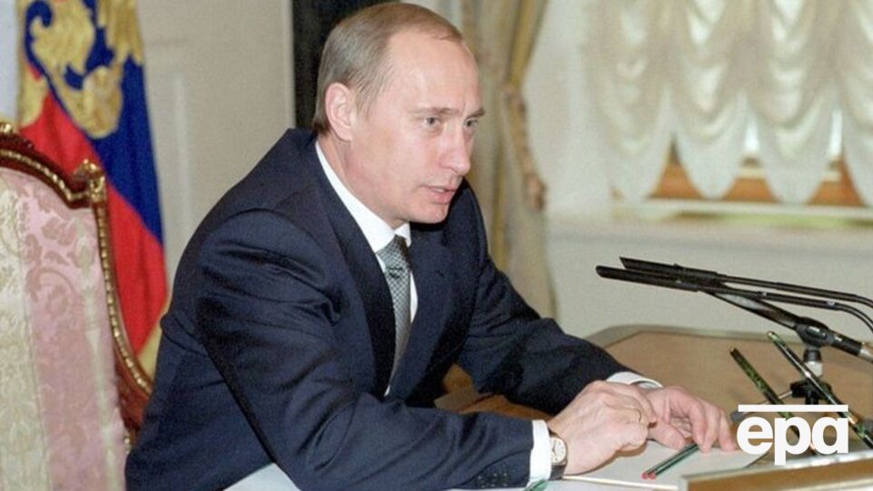 Первые президентские выборы Путин выиграл в 2000 году