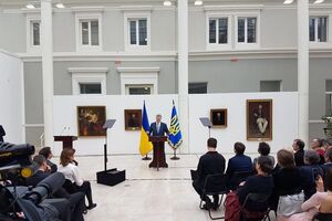 Порошенко: Попереду десятиліття української мови