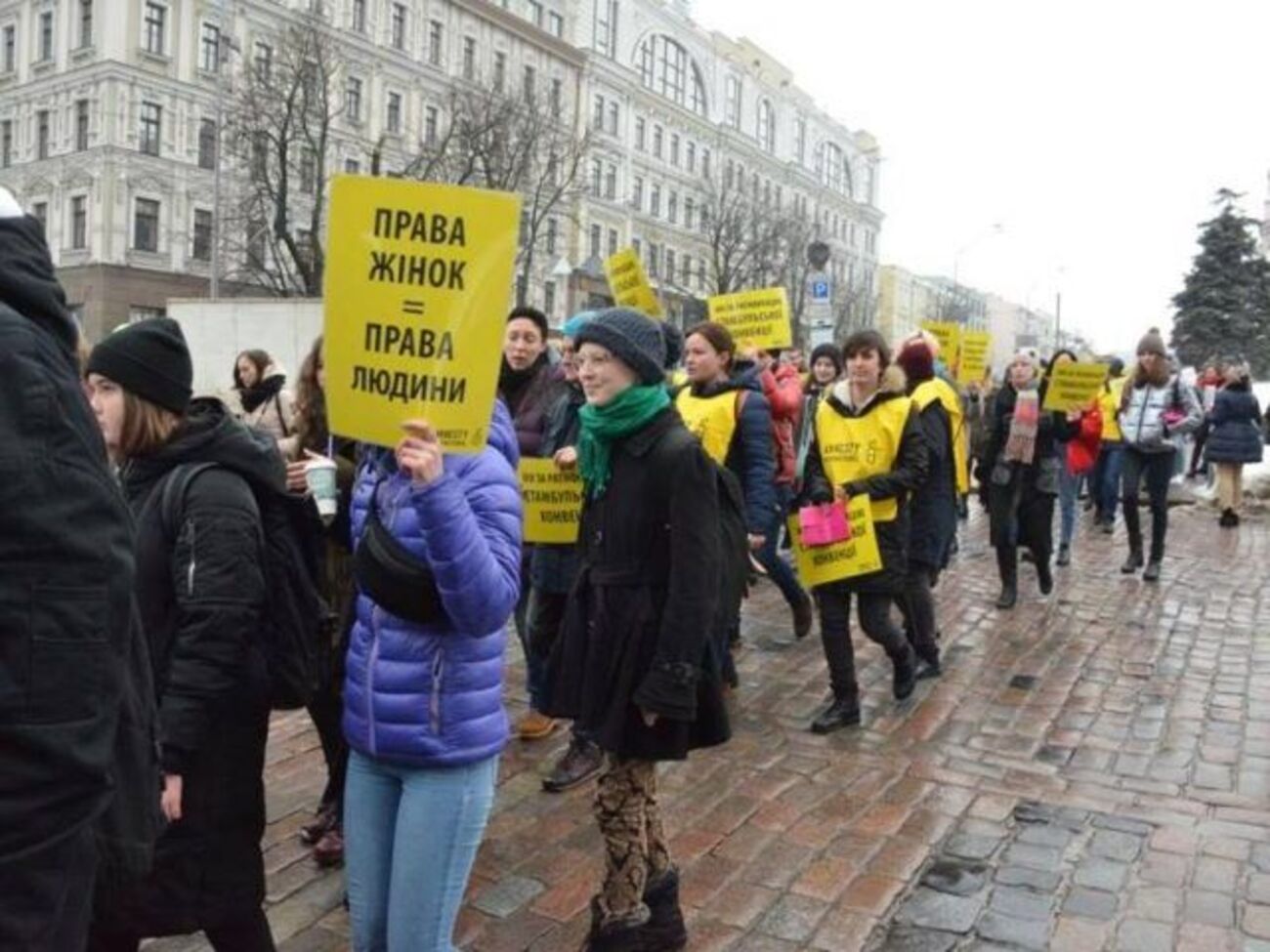 Напади на активістів 8 березня мають розслідувати – Amnesty International Україна