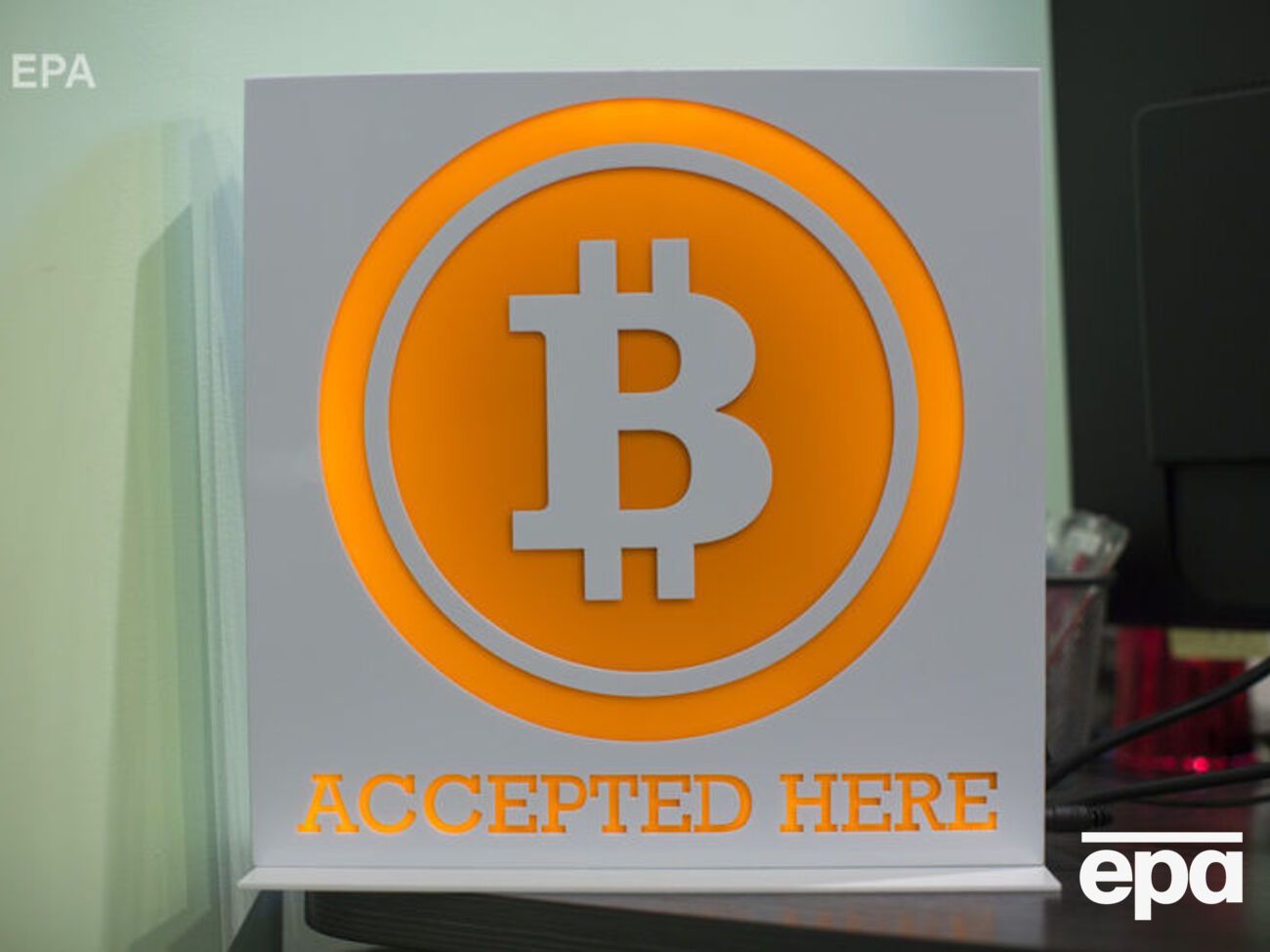 Біткоін і далі падає в ціні