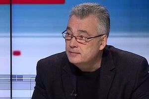 Почему Рубан перевозил оружие в мебели через КПВВ, а не "левыми" путями? Потому что сценарий написан немножко по-дебильному