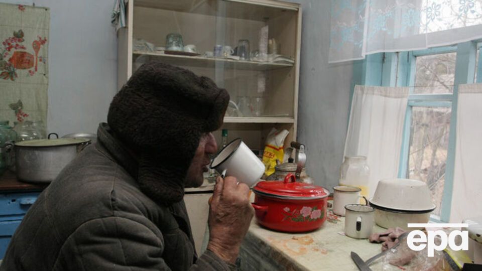 Горсовет обязуется обеспечивать пожилых людей продуктами питания, одеждой и медикаментами