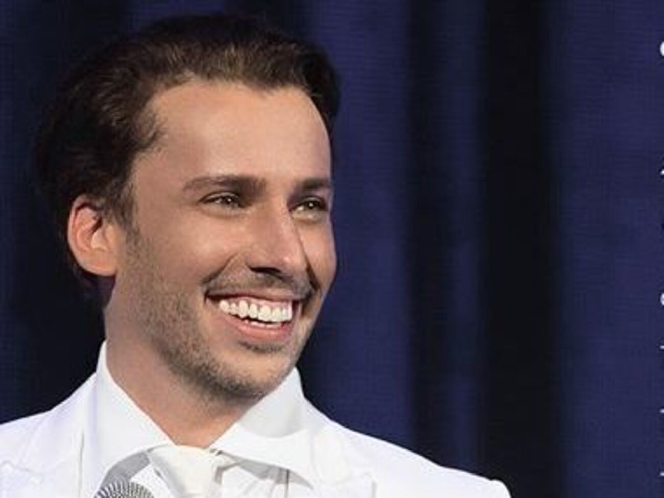 Галкин обратился к женщинам: Мы рядом с вами всегда немного дети, как я на этой старой фотке из 80-х