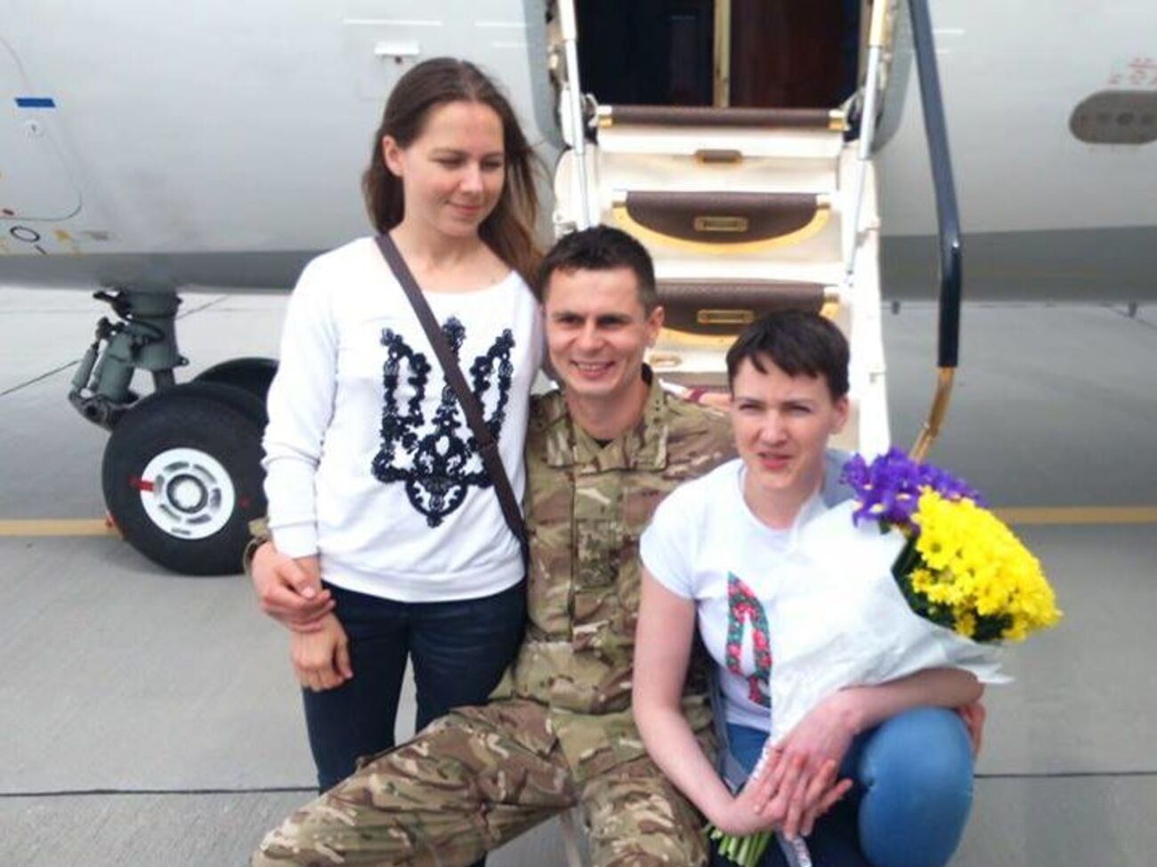 Мезенцев був помічником Надії Савченко (праворуч)