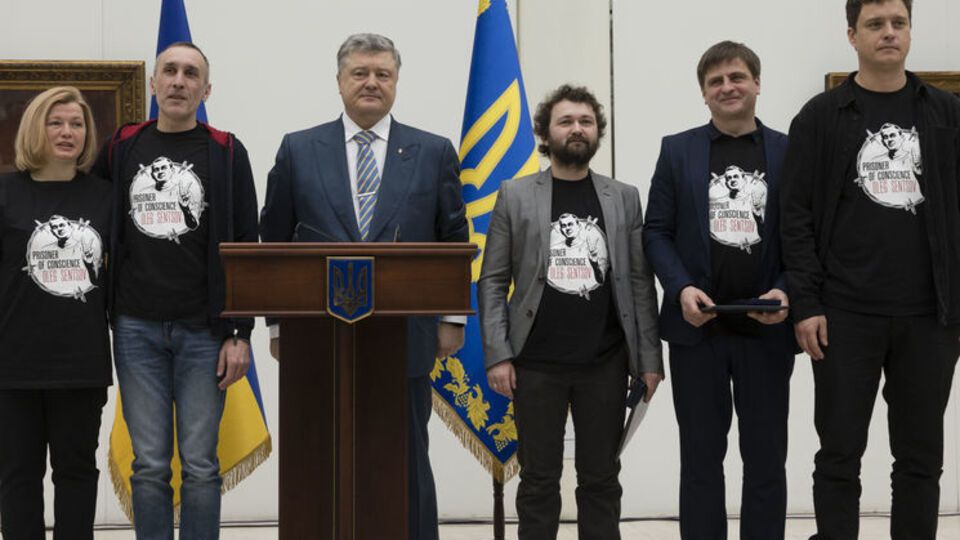 На церемонии вручения Шевченковской премии провели флешмоб в поддержку Сенцова