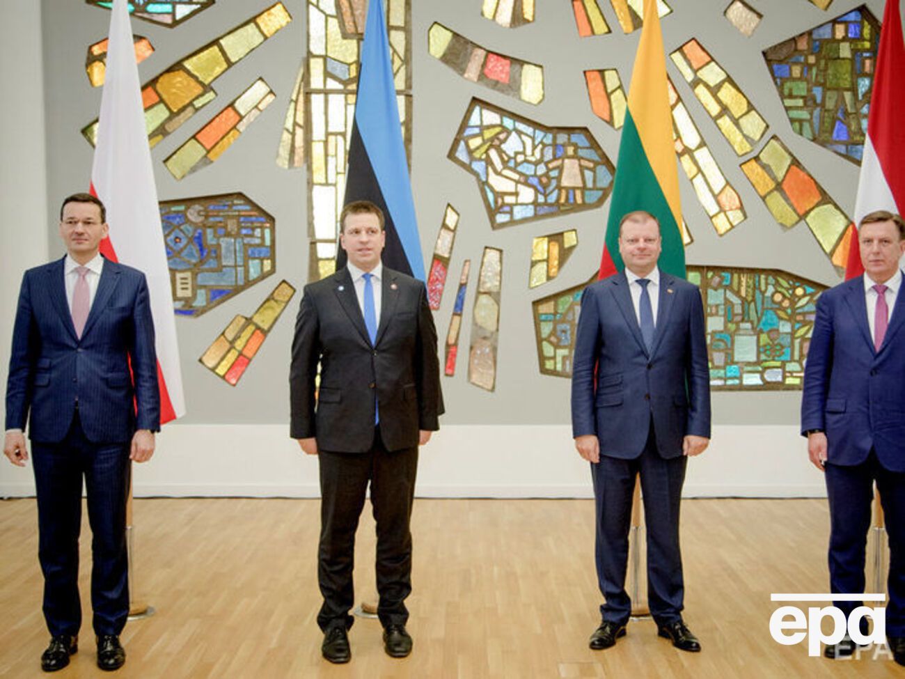 Моравецкий (слева) встретился с коллегами из стран Балтии