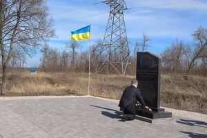 Порошенко почтил минутой молчания погибших под Волновахой при обстреле пассажиров автобуса
