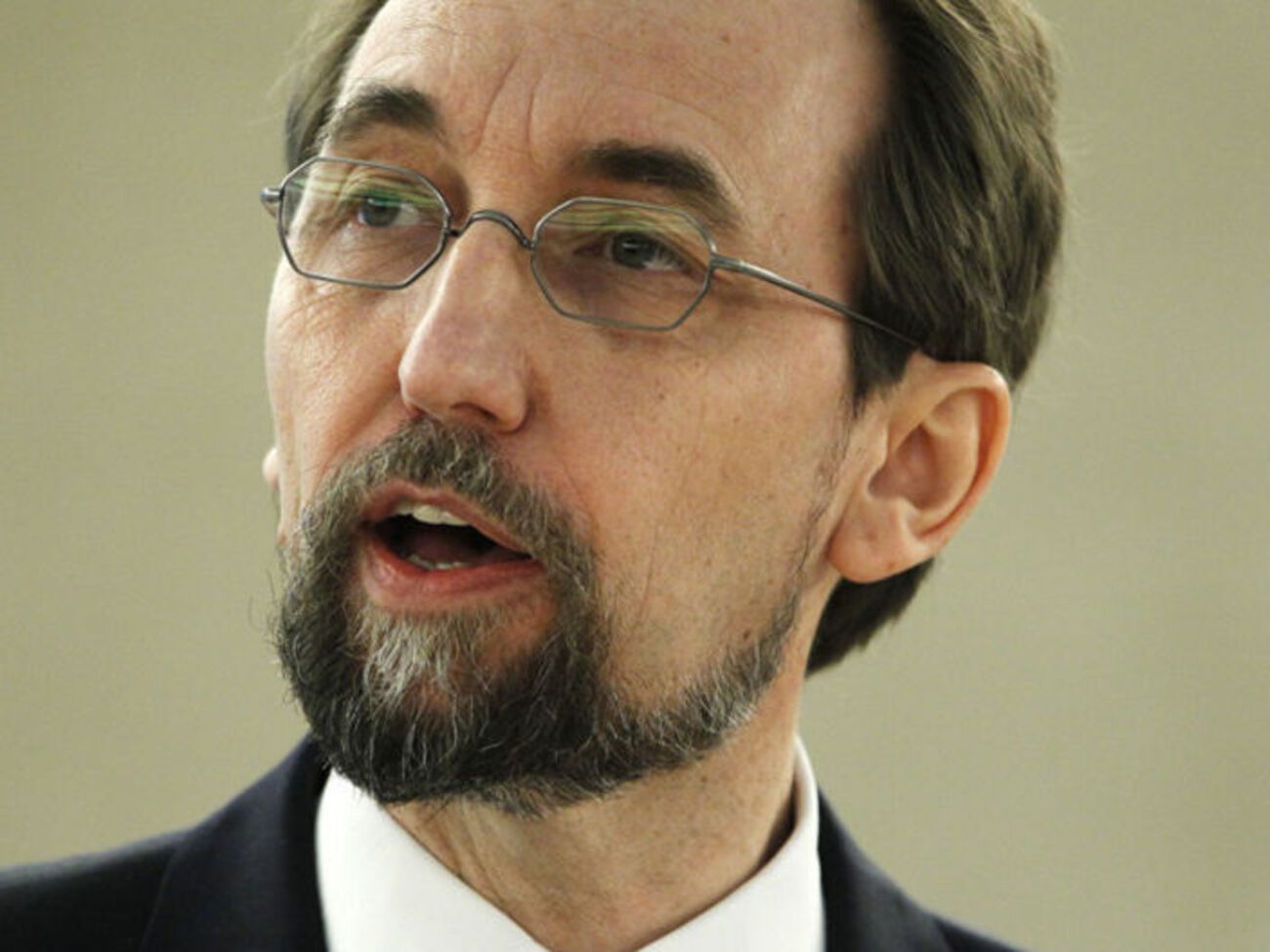 Комиссар ООН призвал мир "пробудиться ото сна"