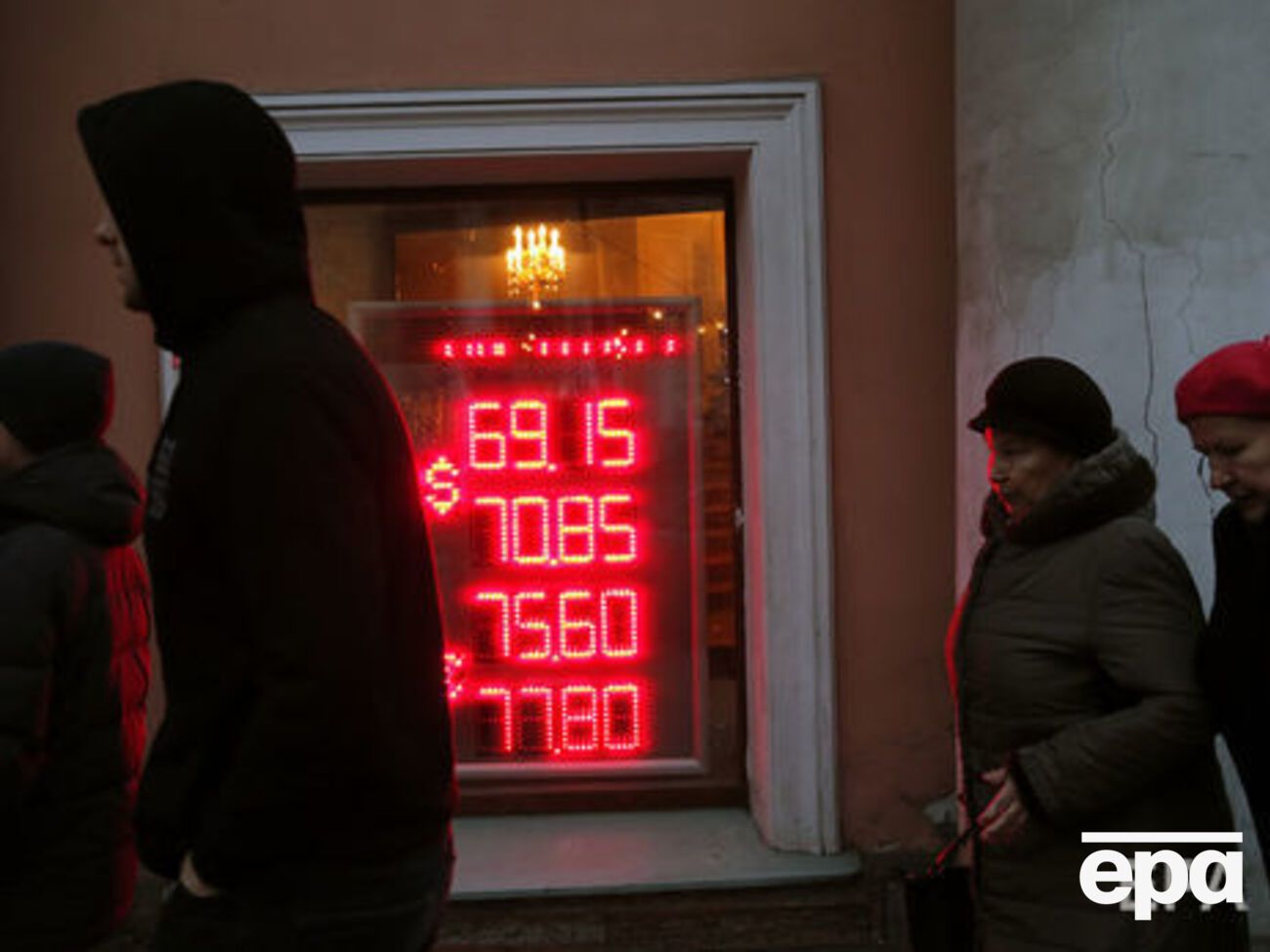 Выше отметки 78 руб. курс евро поднялся впервые с 6 апреля 2016 года