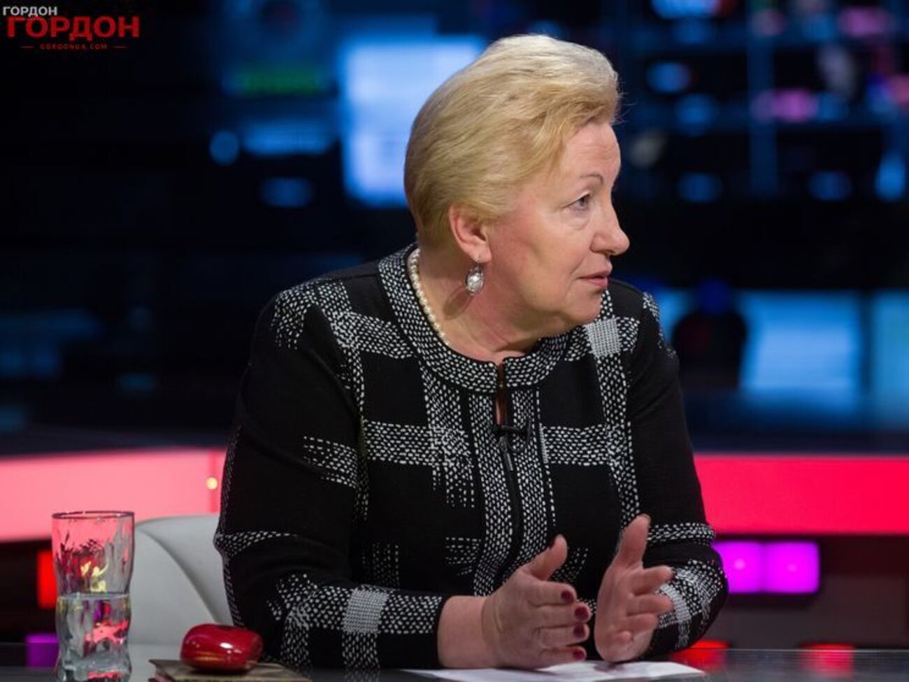 Ульянченко:&nbsp;Было интересно, когда ехал этот автобус с двумя бюджетами Украины, а за ним тянулась длинная колонна, скажем так, недешевых машин