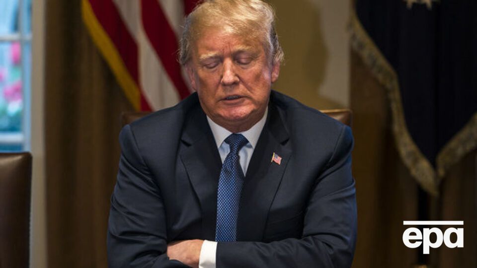 Трамп останется в США, чтобы "контролировать американский ответ Сирии"
