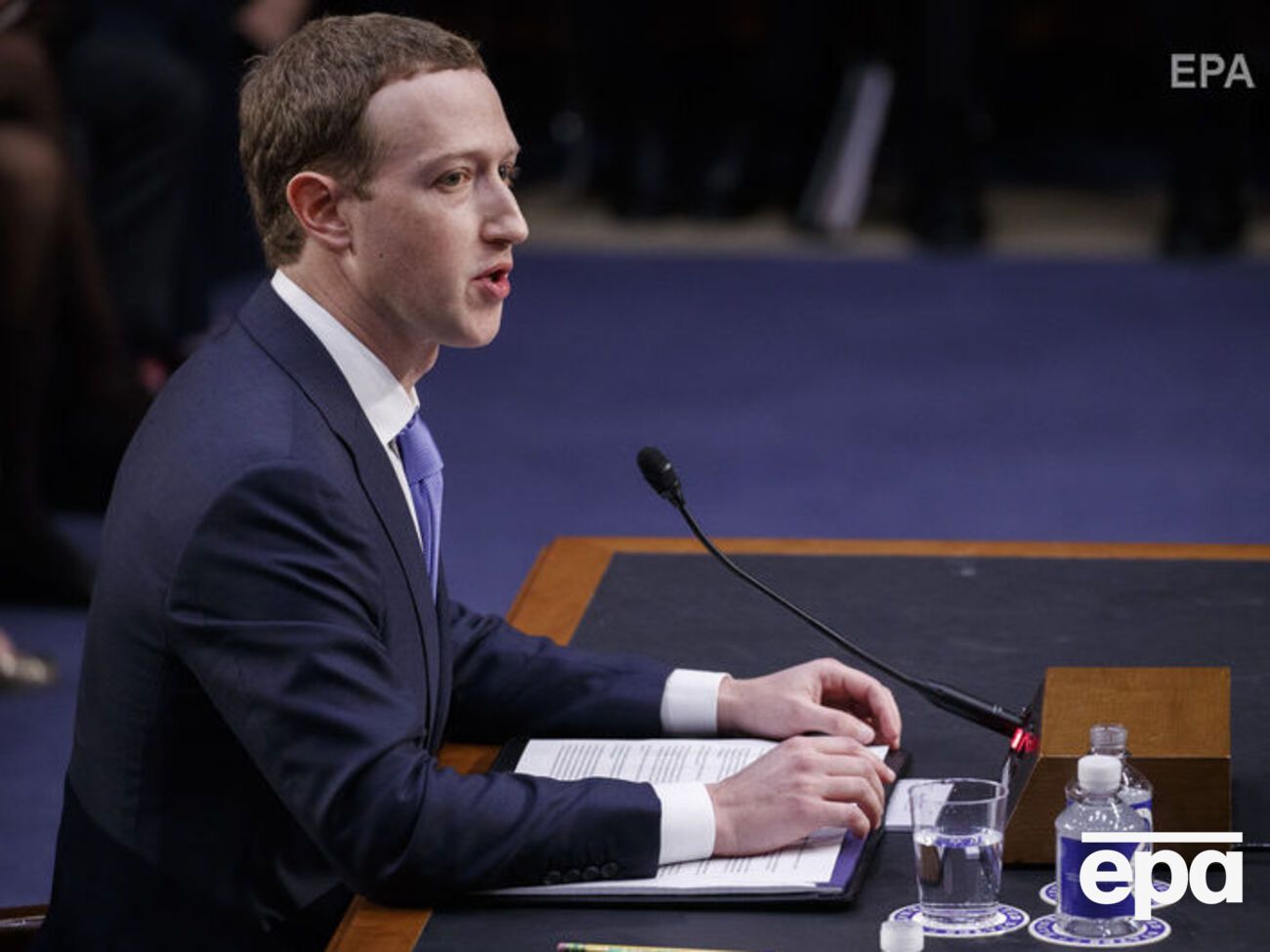 Цукерберг выступает перед американскими сенаторами