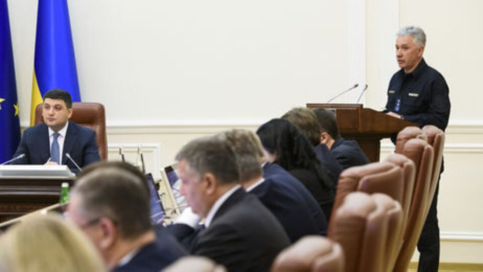 Чечеткин рассказал, что ГСЧС просит закрыть 16 торговых центров