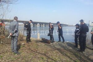 Спасатели вытащили утопленницу на берег