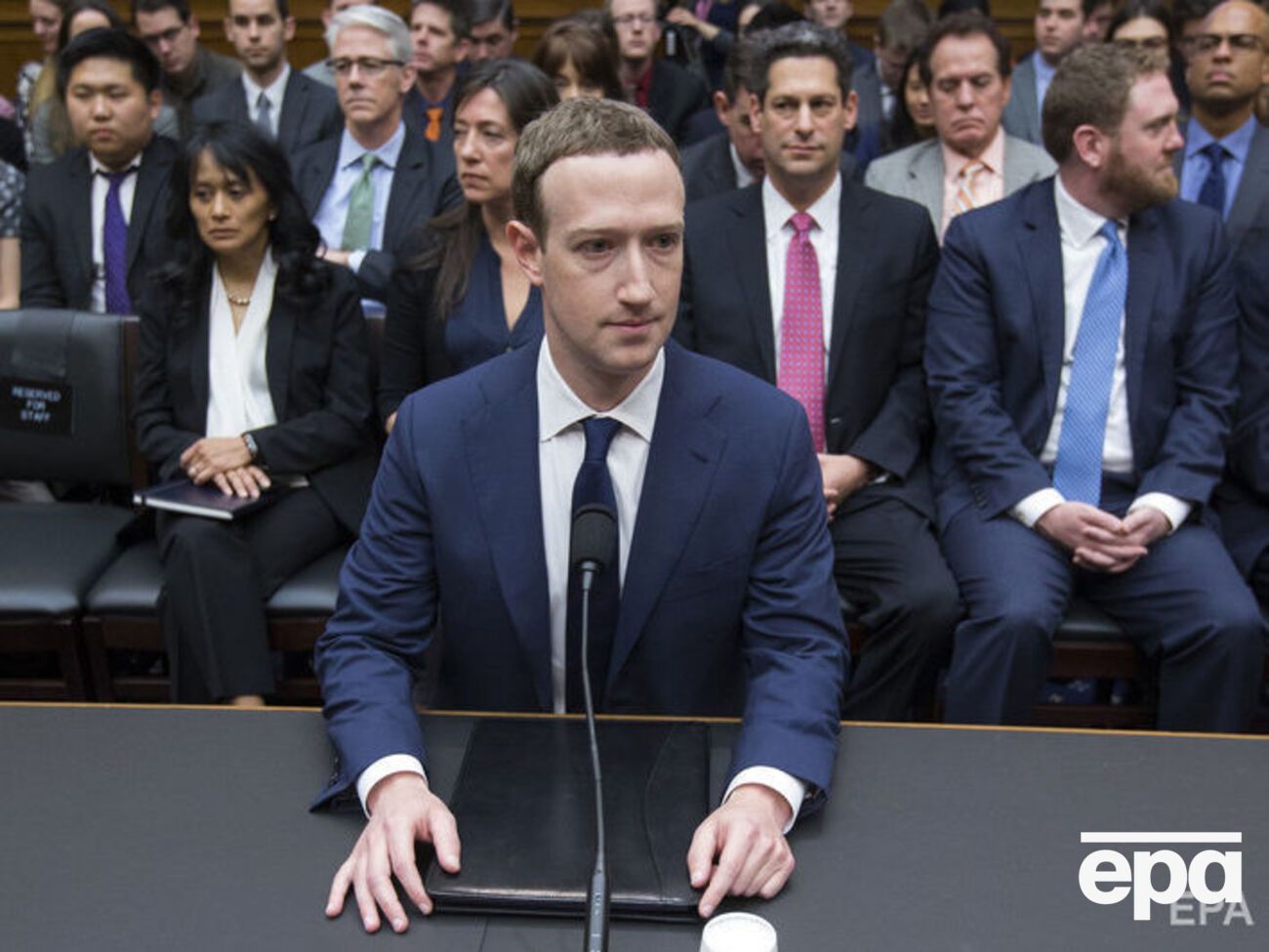 Цукерберг:&nbsp;Мы в настоящее время изучаем каждое приложение, имевшее доступ к большому количеству данных