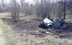 На берегу Северского Донца у линии разграничения полицейские обнаружили поврежденный автомобиль