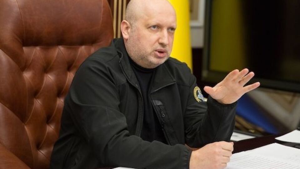 Турчинов: В Крыму, в отличие от Иловайска, отступать-то практически было некуда