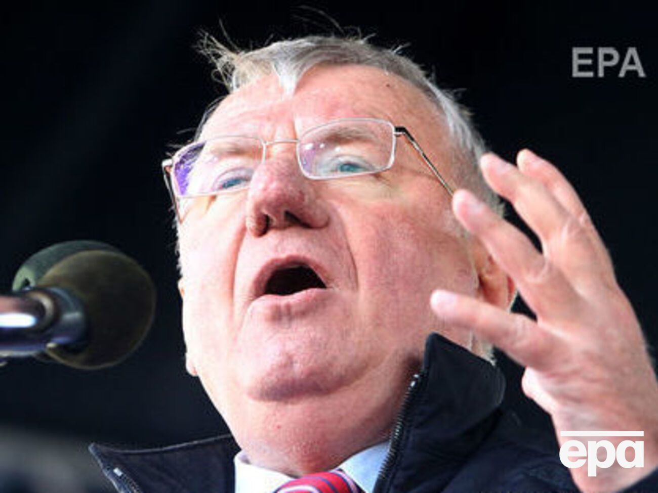 Шешель добровольно сдался Международному уголовному трибуналу в 2003 году