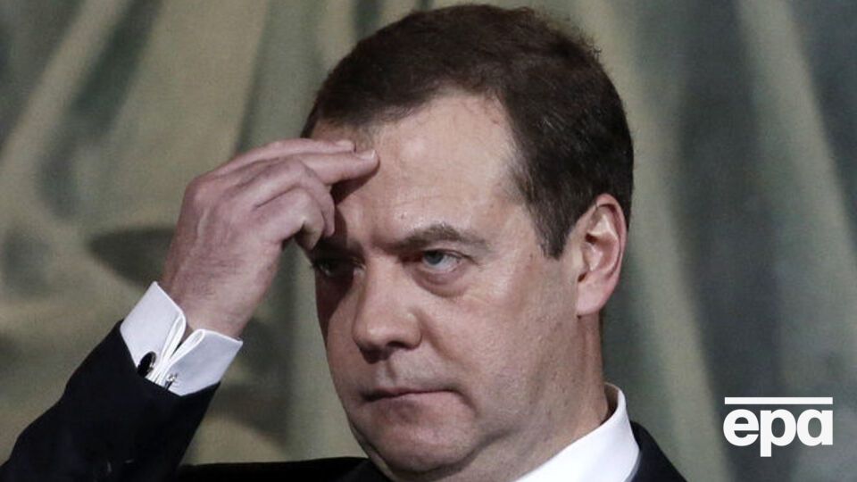 Медведев сказал, что рассчитывает на инициативы депутатов Госдумы по ответным мерам на санкции США