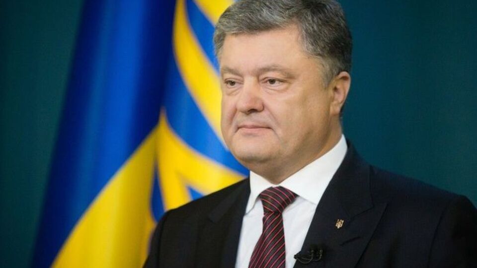 Порошенко: Пользуясь случаем, призываю и наших иностранных партнеров пересмотреть договорные обязательства с РФ, прежде всего на предмет чувствительных сфер сотрудничества
