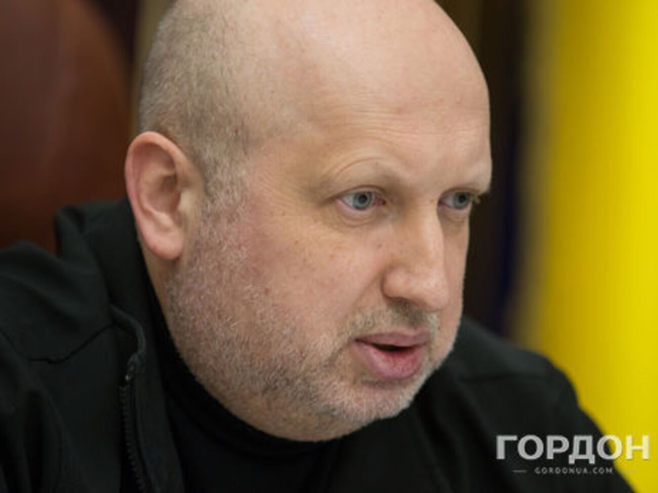Турчинов заявив, що завдання забезпечити оборону Криму і використовувати з цією метою зброю було поставлено ще 28 лютого
