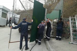 Вокруг строительства отеля демонтируют забор