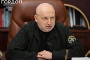 Турчинов сообщил, что с начала марта 2014 года украинская разведка начала докладывать о вторжении российских войск в Украину