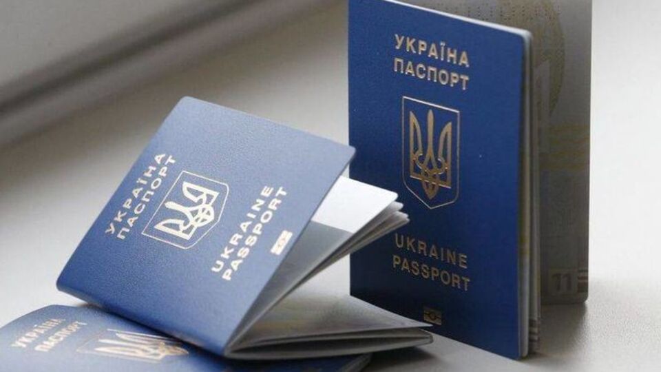 Український паспорт дає змогу вільно в'їхати майже у 150 країн