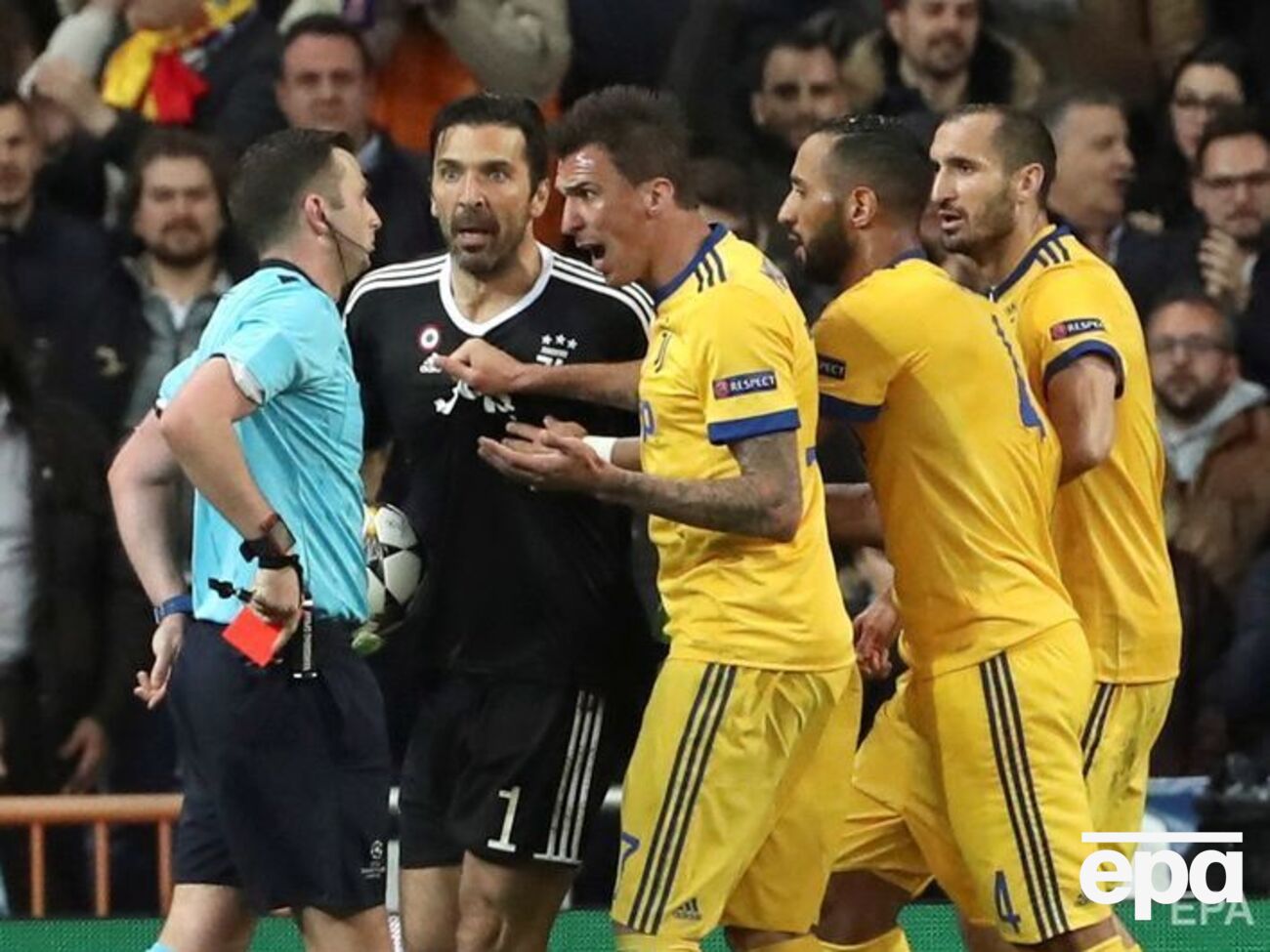 Гру судив англієць Олівер