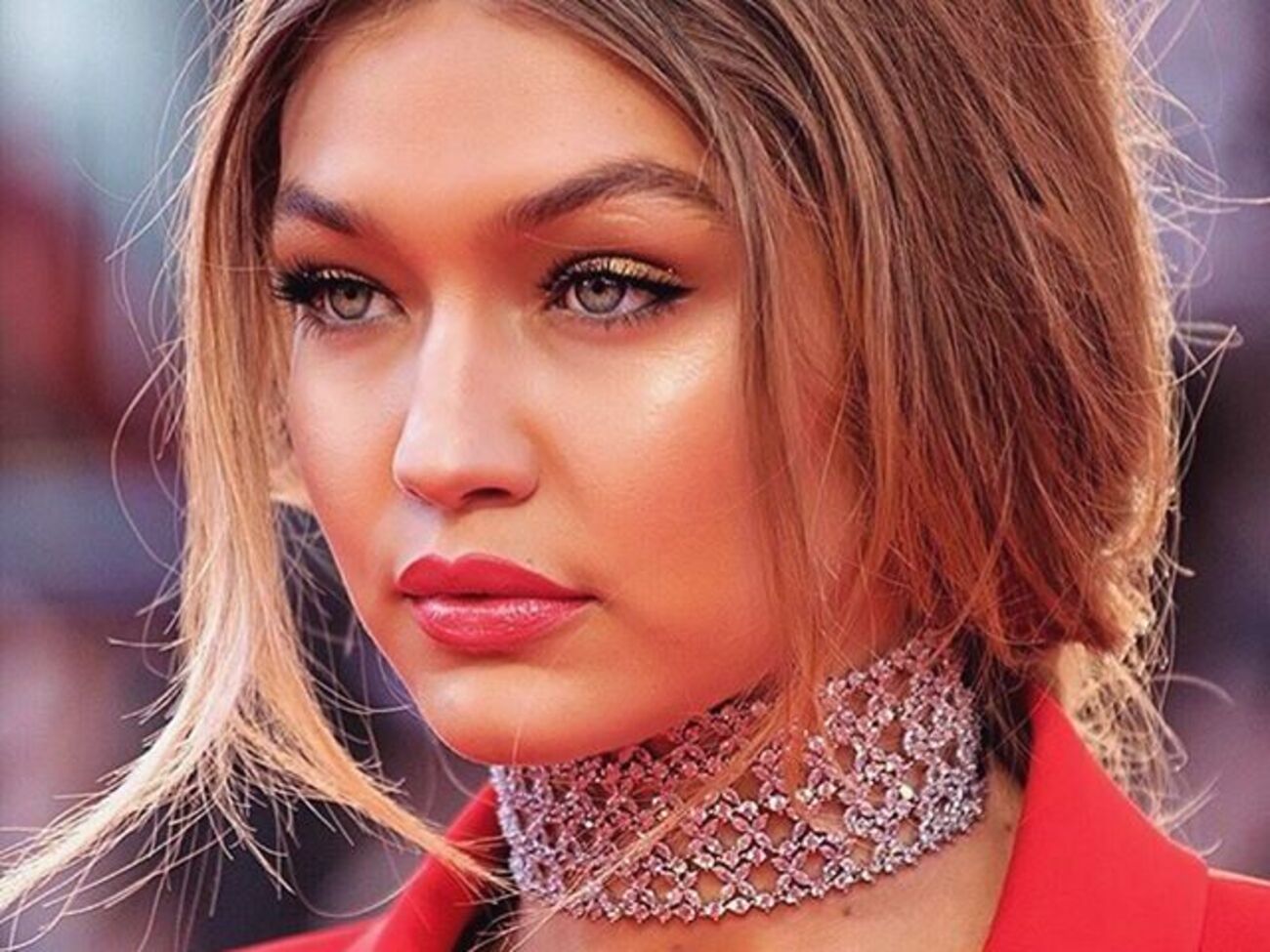 Джіджі Хадід позувала із собакою