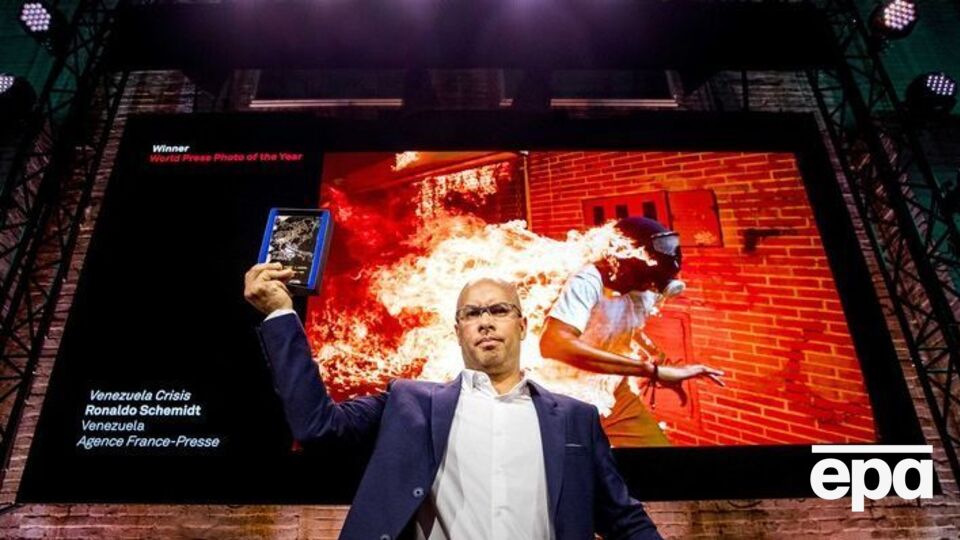 Победитель в номинации "Фото года" – венесуэлец Роналдо Шемидт