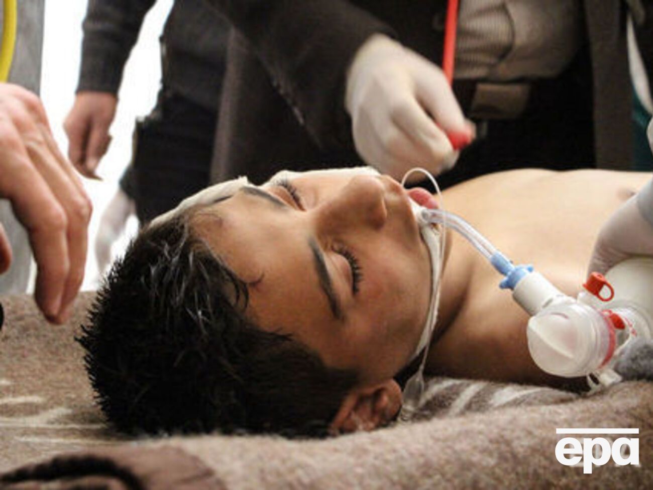 7 апреля 2018 года волонтеры и спасатели сообщили, что&nbsp;в Сирии вертолет&nbsp;сбросил бочковую бомбу с химическим веществом&nbsp;на Думу