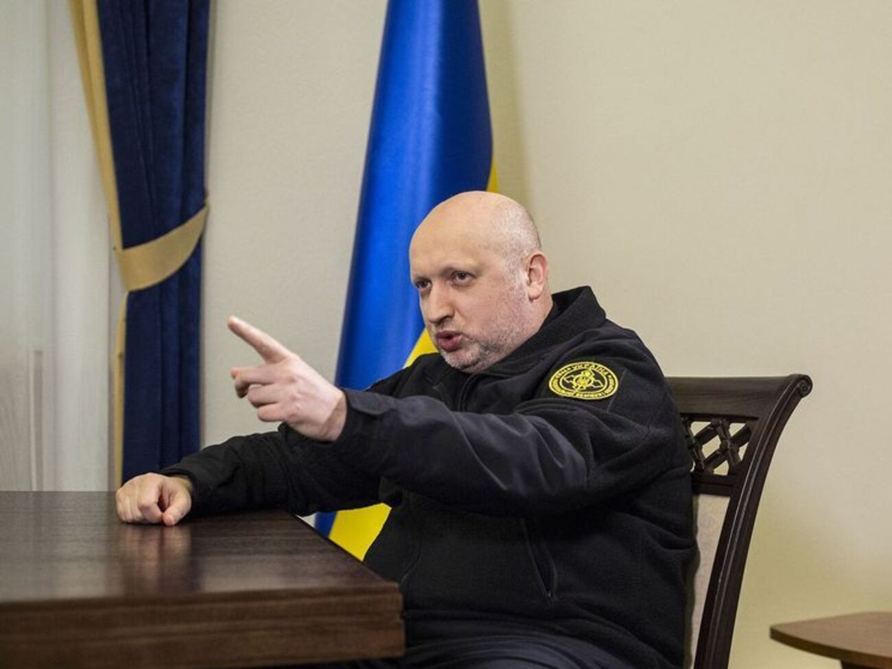 Турчинов: Есть у них уже и техника, и каски