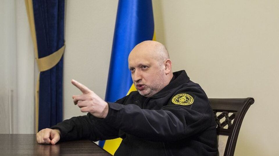 Турчинов: Есть у них уже и техника, и каски