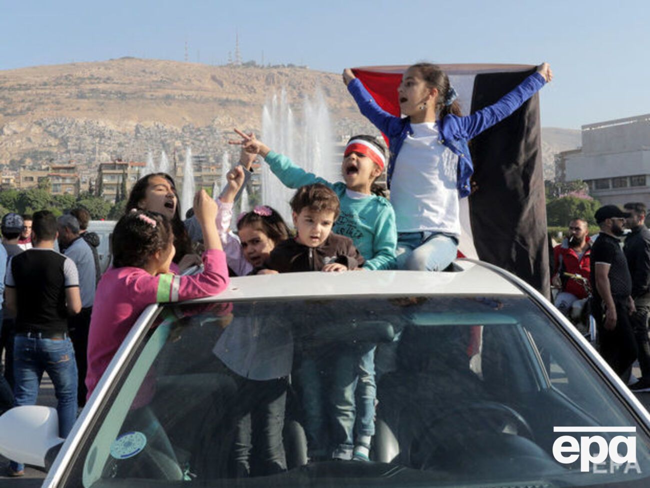 Авіаудари США та союзників по Сирії: жителі Дамаска вийшли на мітинг на підтримку Асада. Фоторепортаж