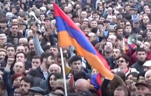 Учасники мітингу проти прем'єрства Саргсяна перекрили рух у центрі Єревана