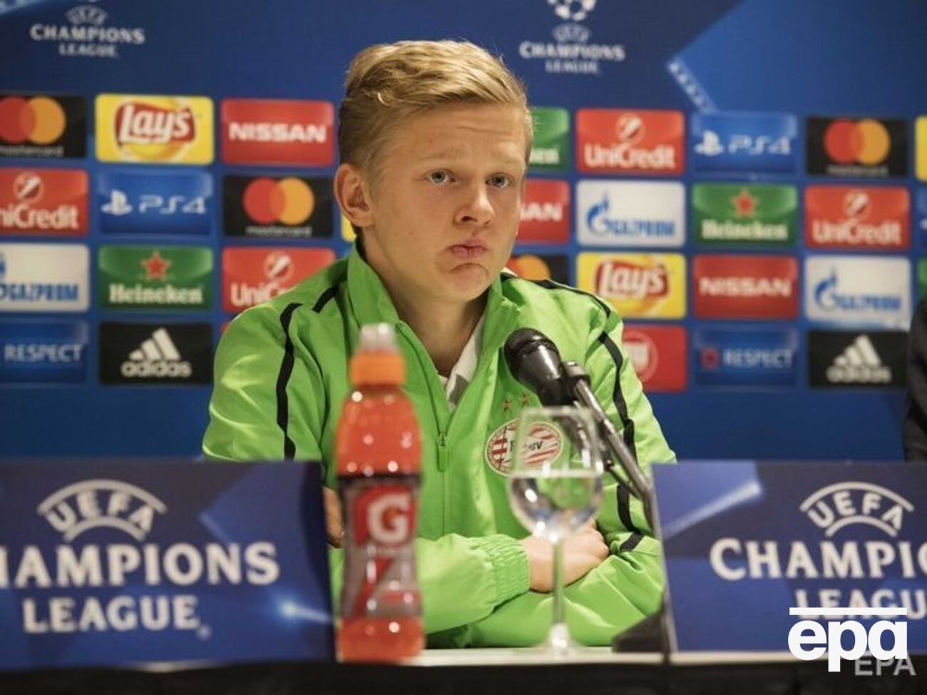 Зинченко успел поиграть за ПСВ