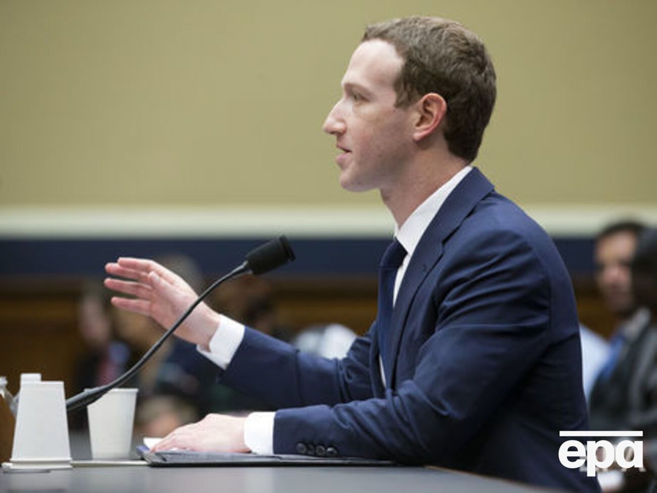 Зарплата Цукерберга является символической &ndash; за год он получает $1