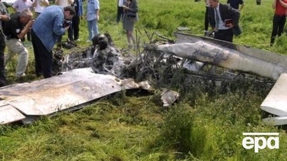 Столкнулись спортивный и сверхлегкий самолет