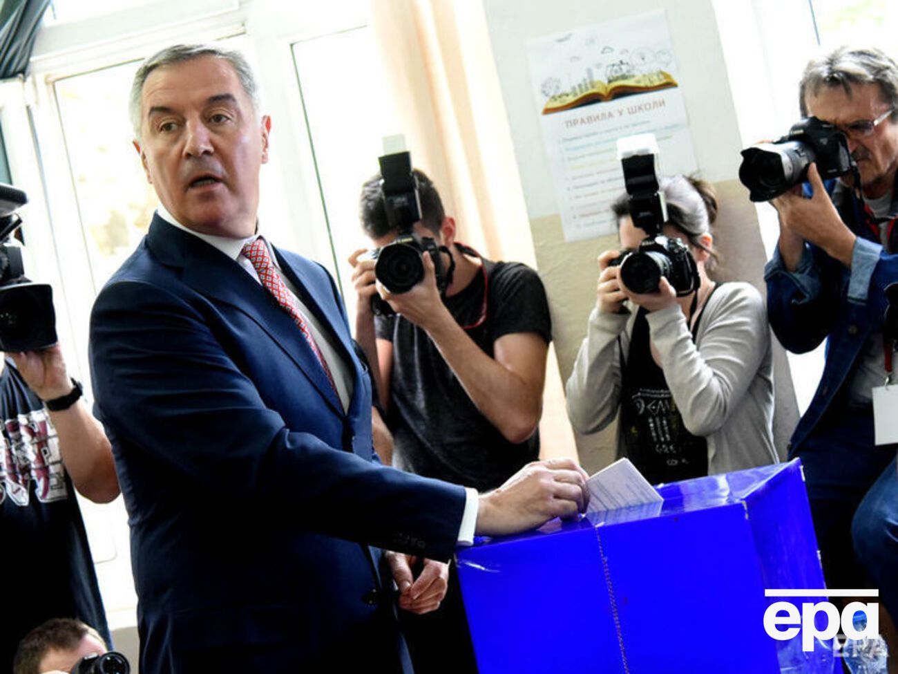 Джуканович одержал победу в первом туре