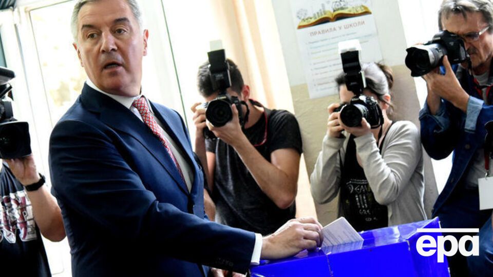 Джуканович одержал победу в первом туре