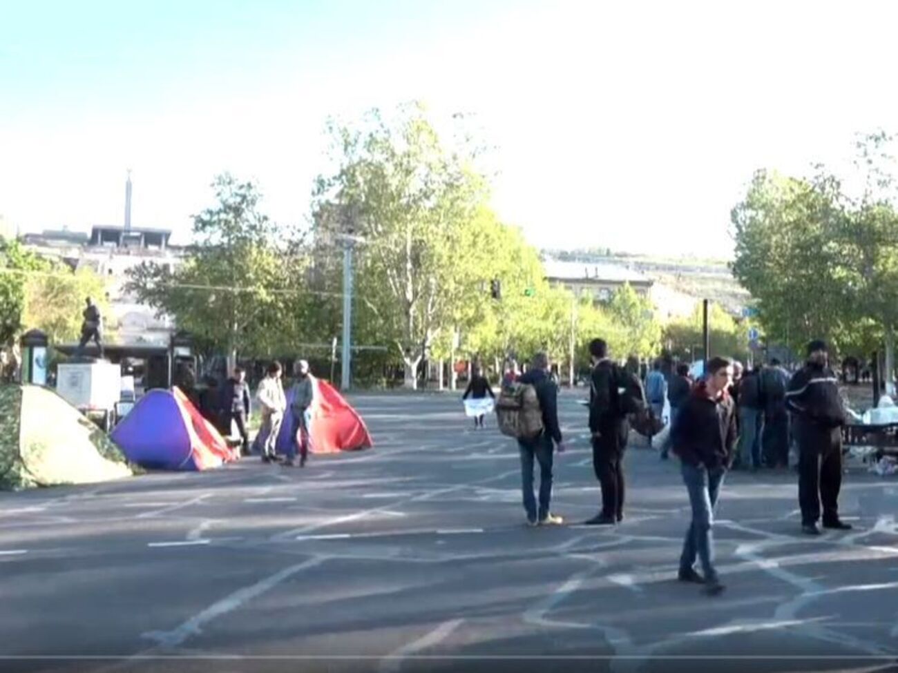 Движение в центре Еревана практически прекращено
