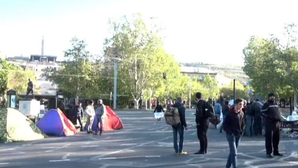 Движение в центре Еревана практически прекращено