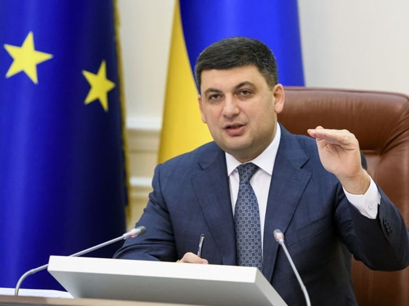 Гройсман: Треба шукати ресурси для інвестицій в Україну