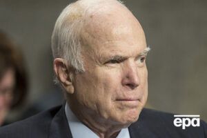 Сенатор перебуває в стабільному стані після операції